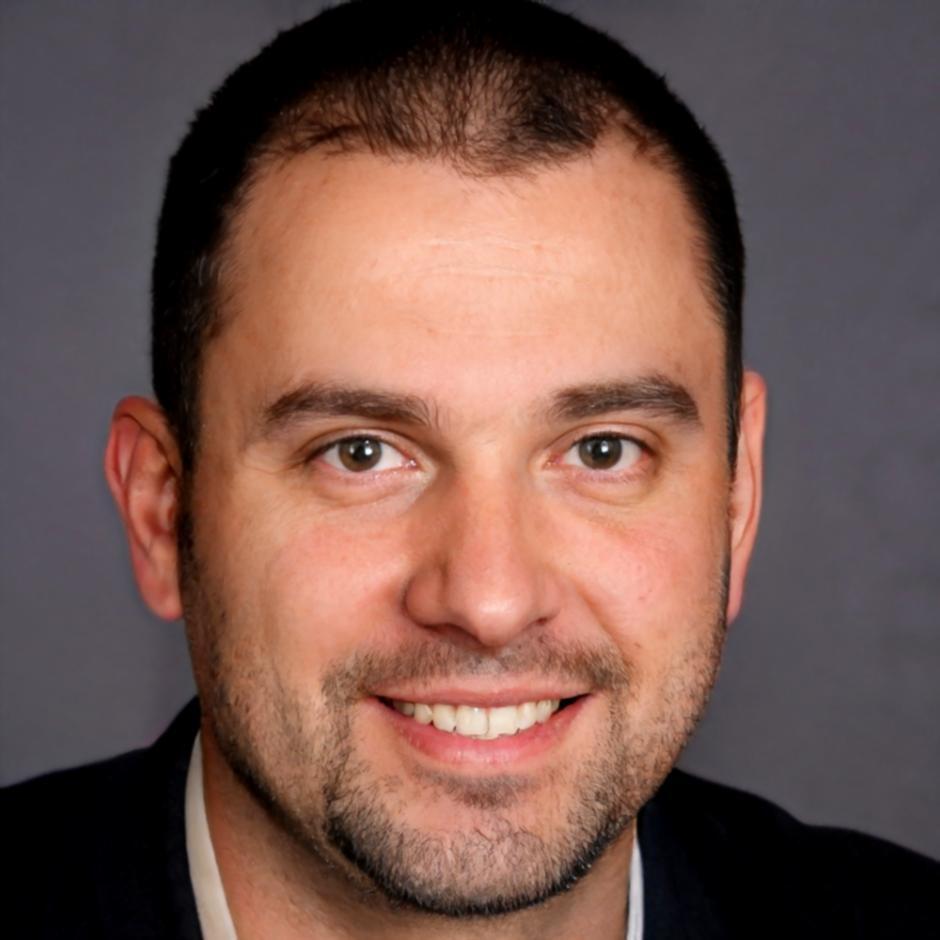 Carlos Mendoza, Director Comercial